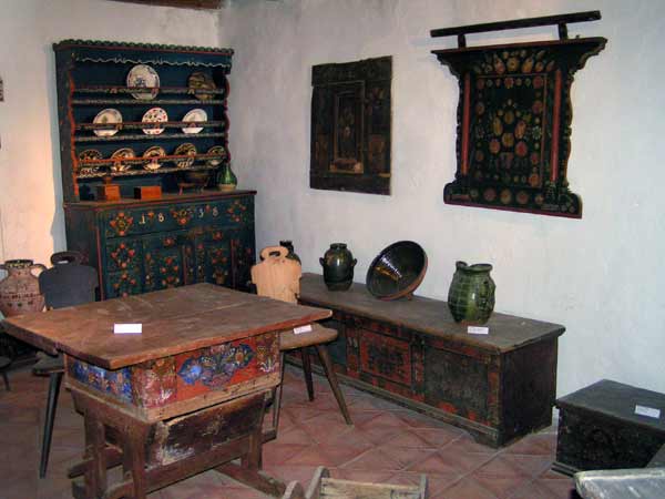 Bauernzimmer Kirchenburg Tartlau 2005 10 30 Brasov 41 in Prejmer und Tartlau